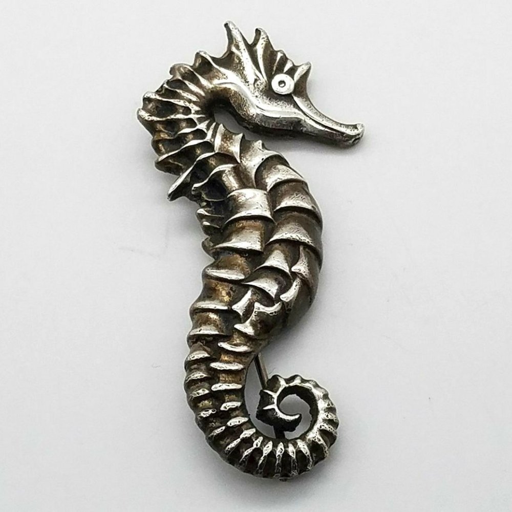 925 Sterling Silver Textured Sea Horse Pinnautical seahorse fish animal brooch